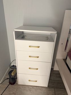 Dresser/vanity