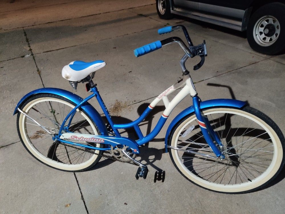 Schwinn Legacy 26 Inch Cruiser
