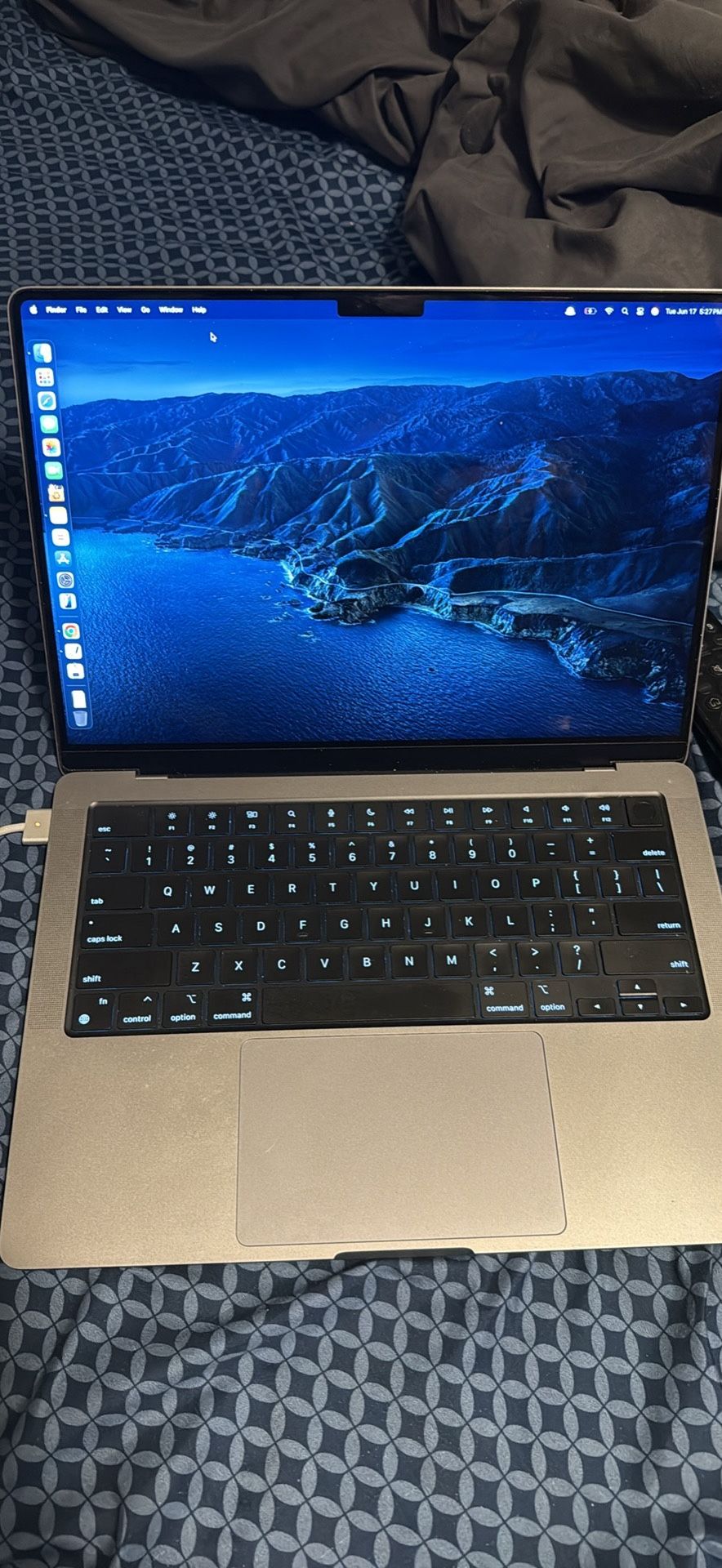 💻 2021 Apple MacBook Pro M1 – $950 OBO