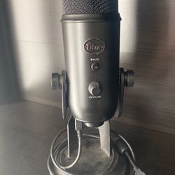 Black “blue Yeti” USB Mic