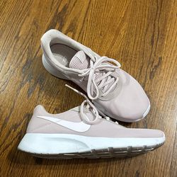 nikes size 8 W