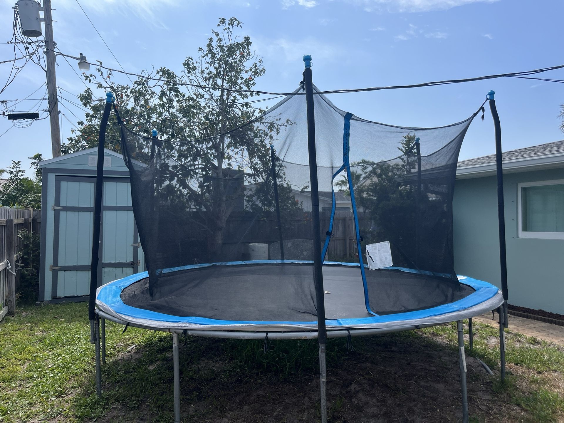 12 Foot Trampoline With Enclosure