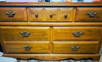 Cómoda de madera , gavetero