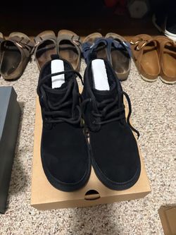 Black Neumel 2 Ugg like new 6Y