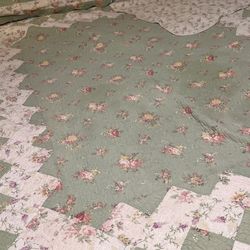Floral King Size Quilt With 2 King Size Pillow Shams
