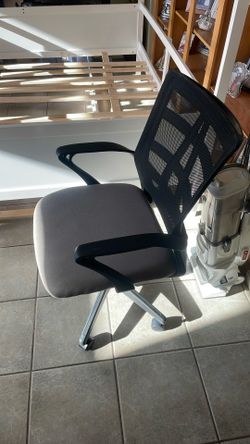 2 Office Chais 2 Are In Great Condition Adjustable