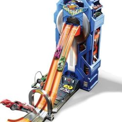 Hot Wheels Mega Garage Playset With 31 Cars. LIKE NEW