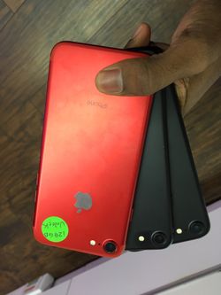 iPhone 7 32GB / 128GB Factory Unlocked With Free Charger