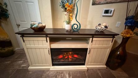 Beautiful white farmhouse fireplace/tv stand with 5 colors of flames in excellent condition