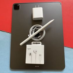 Apple IPad Pro 12.9” 4th Generation (2020/ Face ID/Liquid Retina) 256GB with pen, keyboard & Accessories 