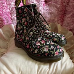 Dr Marten/ Doc Marten Page Black Canvas Rose Floral Boots Size 5 L
