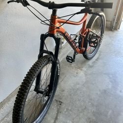 27” Giant Stance Mountain Bike Size Large