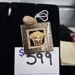 10k Gold Medusa Pendant 