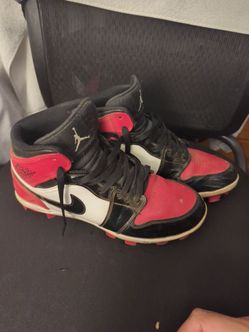 Air jordan baseball cleats Size 8