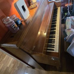 Piano (Price Negotiable) 