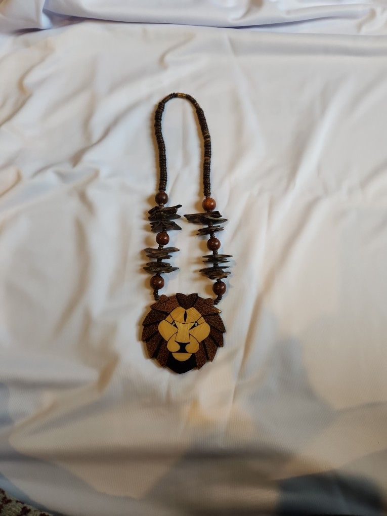 Vintage hand carved Wood Lion face pendant necklace - 24”