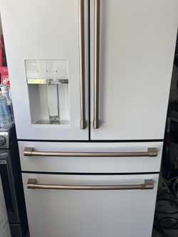 Ge Cafe French Door Refrigerator Like New Condition 