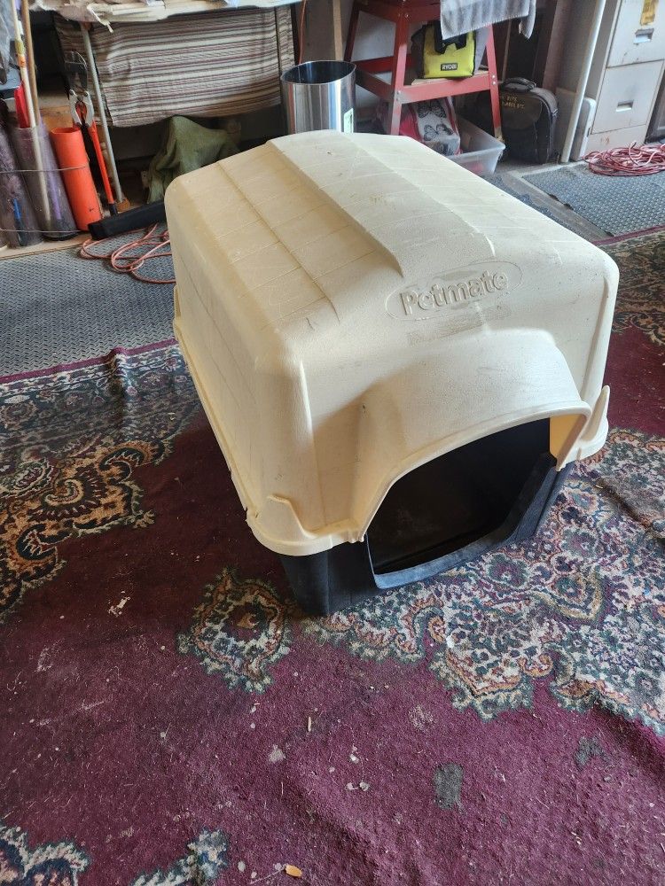 Large dog size doghouse