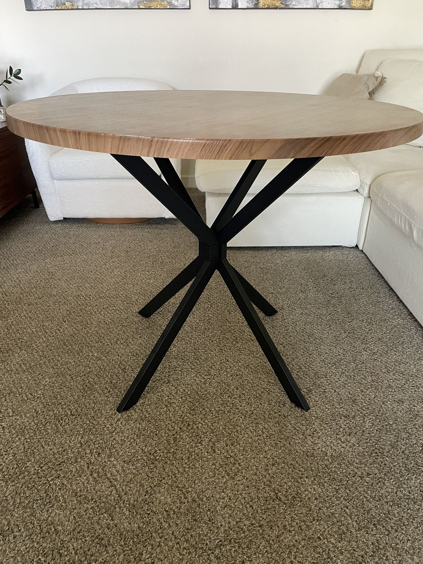 Round Table And Chairs