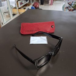 "NEW " Trendy Feisedy Sunglasses With Snap Shut Case & Wiping Cloth