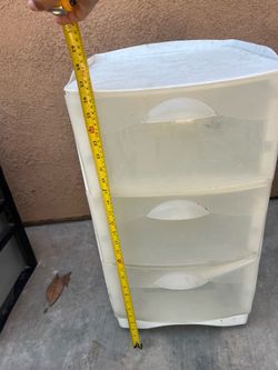 Plastic storage containers