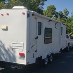 2010 Keystone RV Cougar Half-Ton 24RKSWE,  