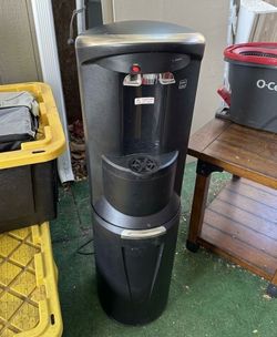 Water dispenser - Hot and cold