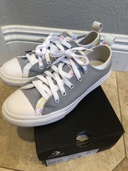Converse shoes - sneakers - Brand New ( youth - kids )