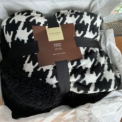 Sherpa houndstooth Plush Throw