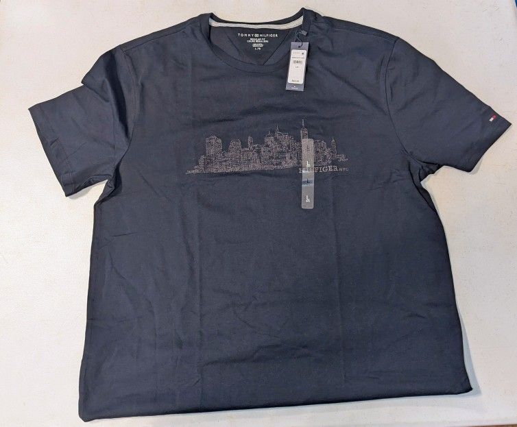 *New* Men's Large Tommy Hilfiger Short Sleeve Shirt