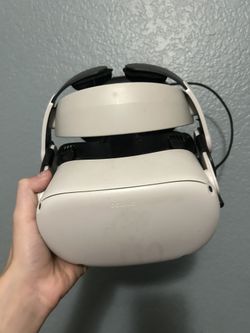 Oculus Quest With Bobovr Head Strap