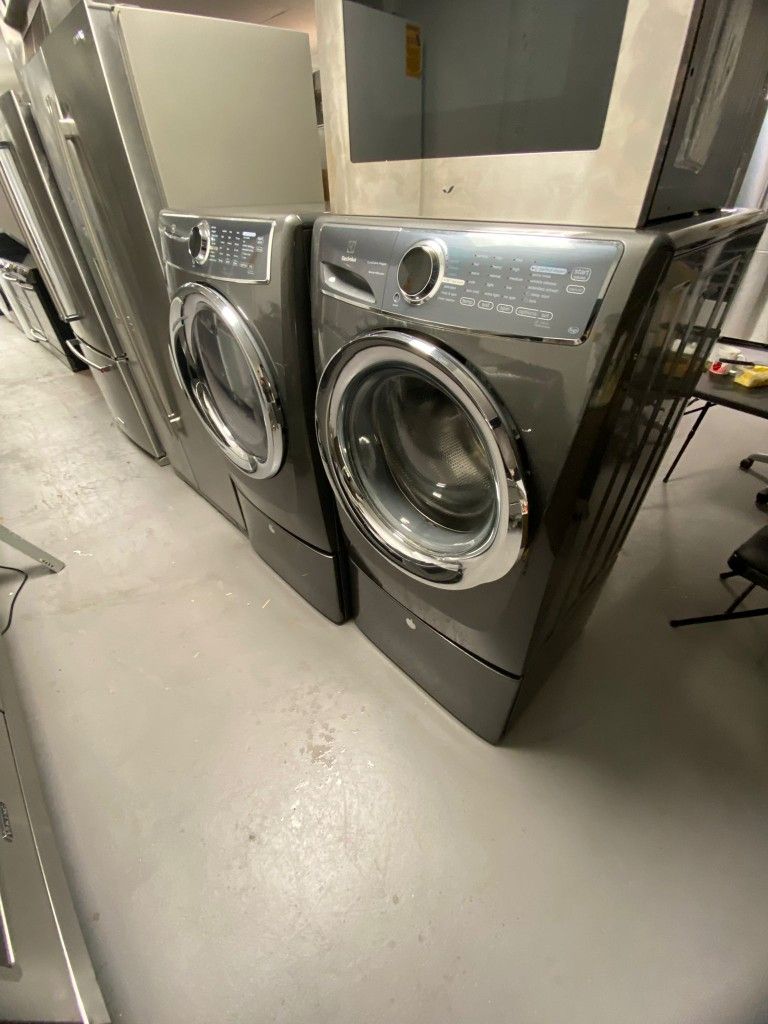 Electrolux Washer And Dryer 27"Inch Front Load With Pedestal