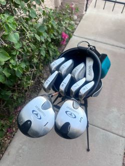 Women’s golf clubs set with a golf bag