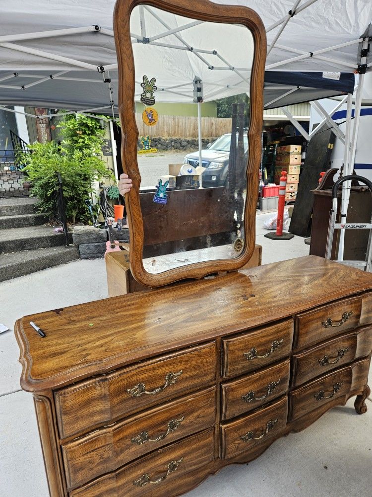 Dresser