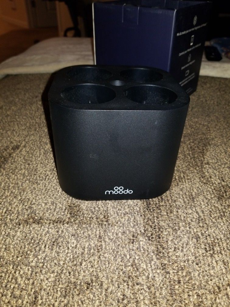 Moodo Air Smart Home Aroma Diffuser w/ 4 assorted fragrance capsules 

