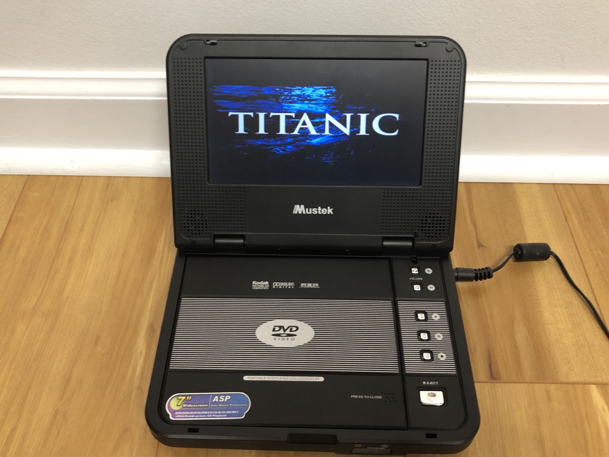 Mustek MP73 7” WideScreen Portable DVD/MP3 Player