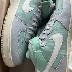 Men’s Nike Air Force Ones Mids 