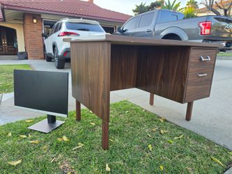 Free desk and monitor