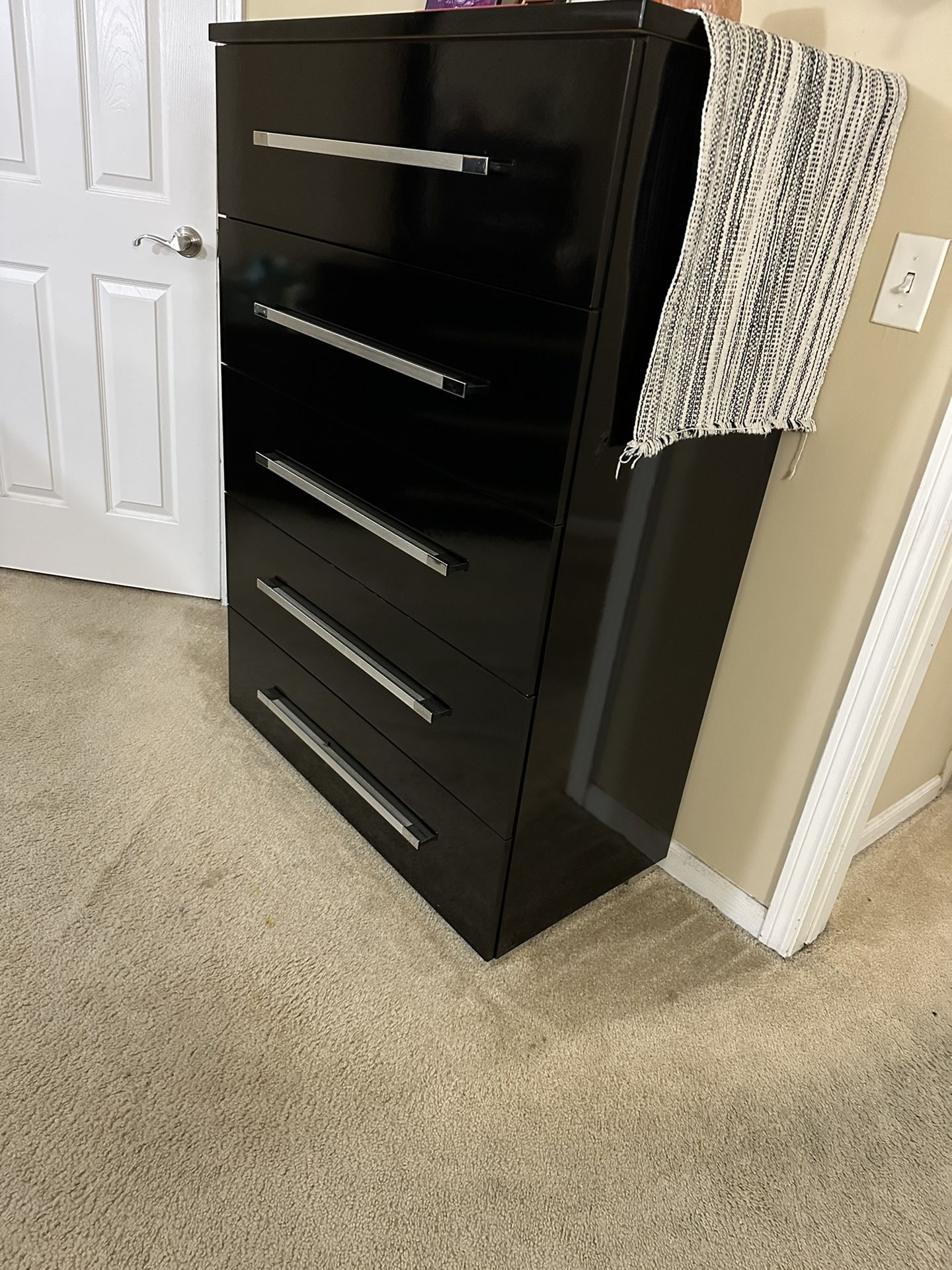 Bob Furniture Bedroom Mirror and chest for Sale in Arlington Heights