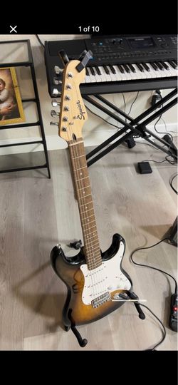 Fender Squier Stratocaster (Sunburst) + Accessory Kit