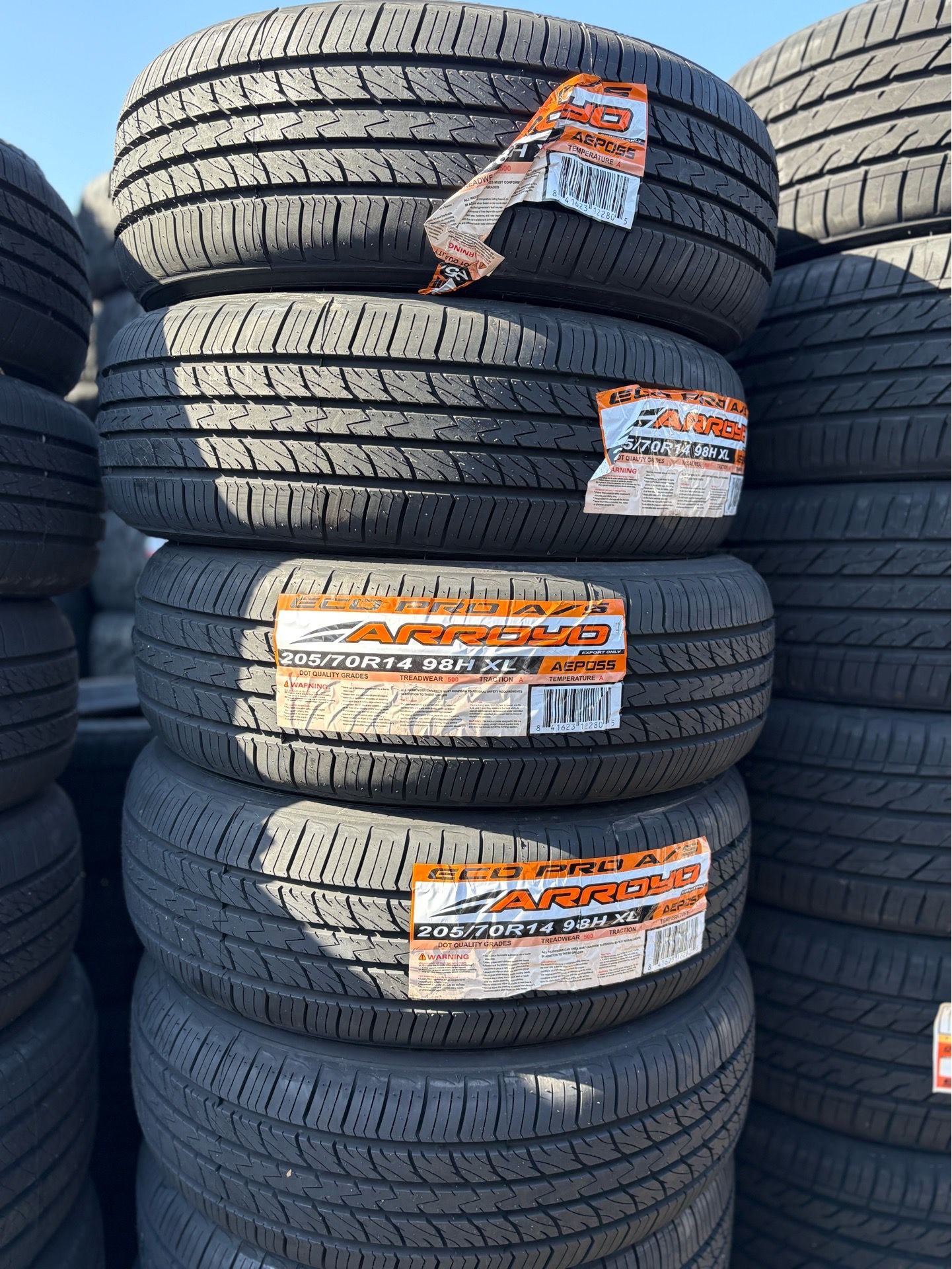 205/70/14 vendo set de llantas Nueva. Con 50,000 millas de garantía