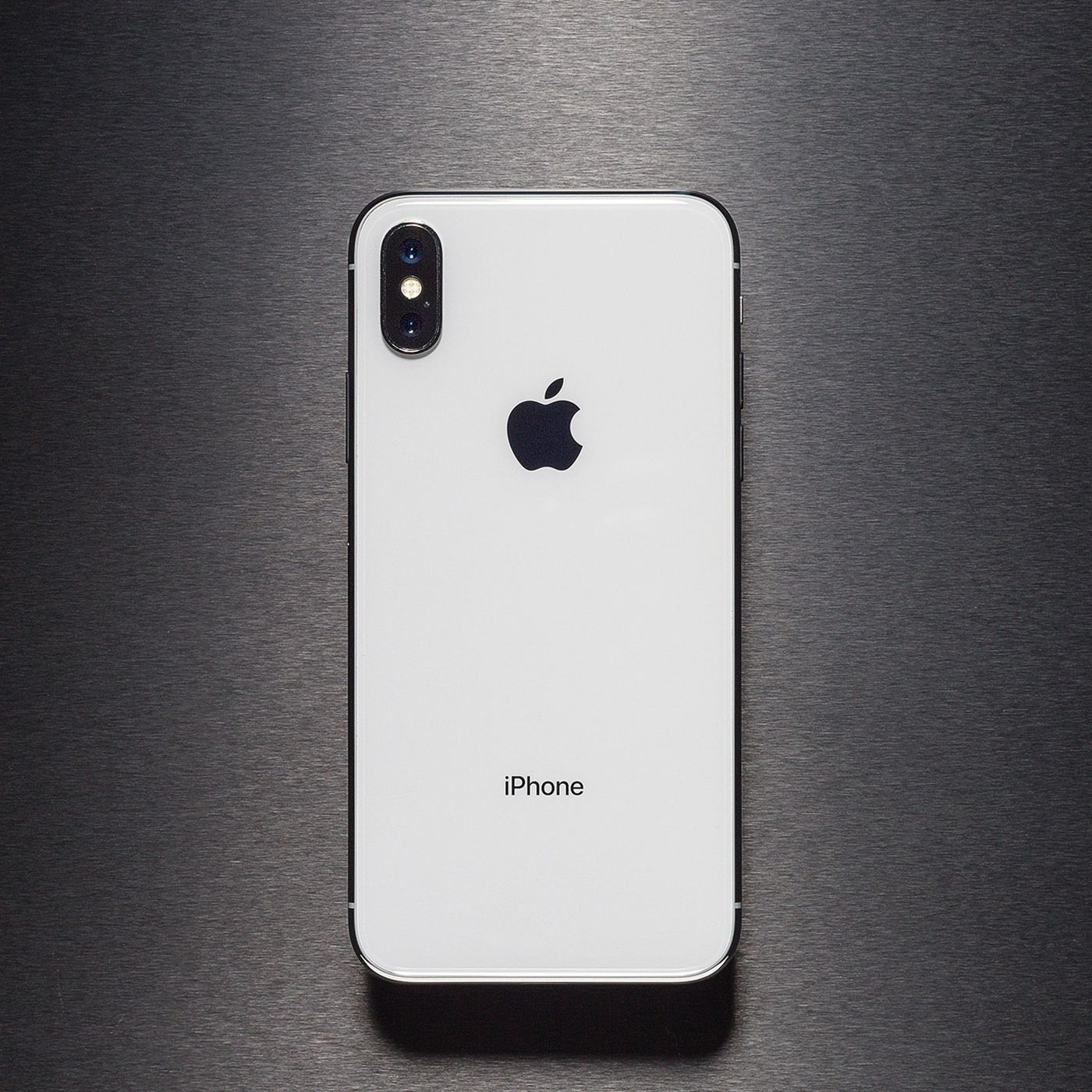 iPhone X (64gb) comes with charger and 1 month warranty mm