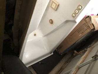 COMBO DEAL $100 FIRM (Jacuzzi, Vanity sink, med cab with mirror