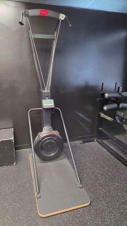 Cooler/fridge, artifical Turf, gym equipment, castle rig