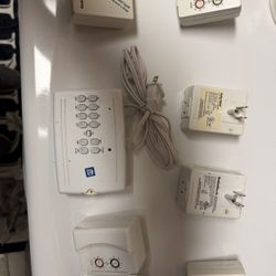 X10 Controller and 6 Wall Plugs