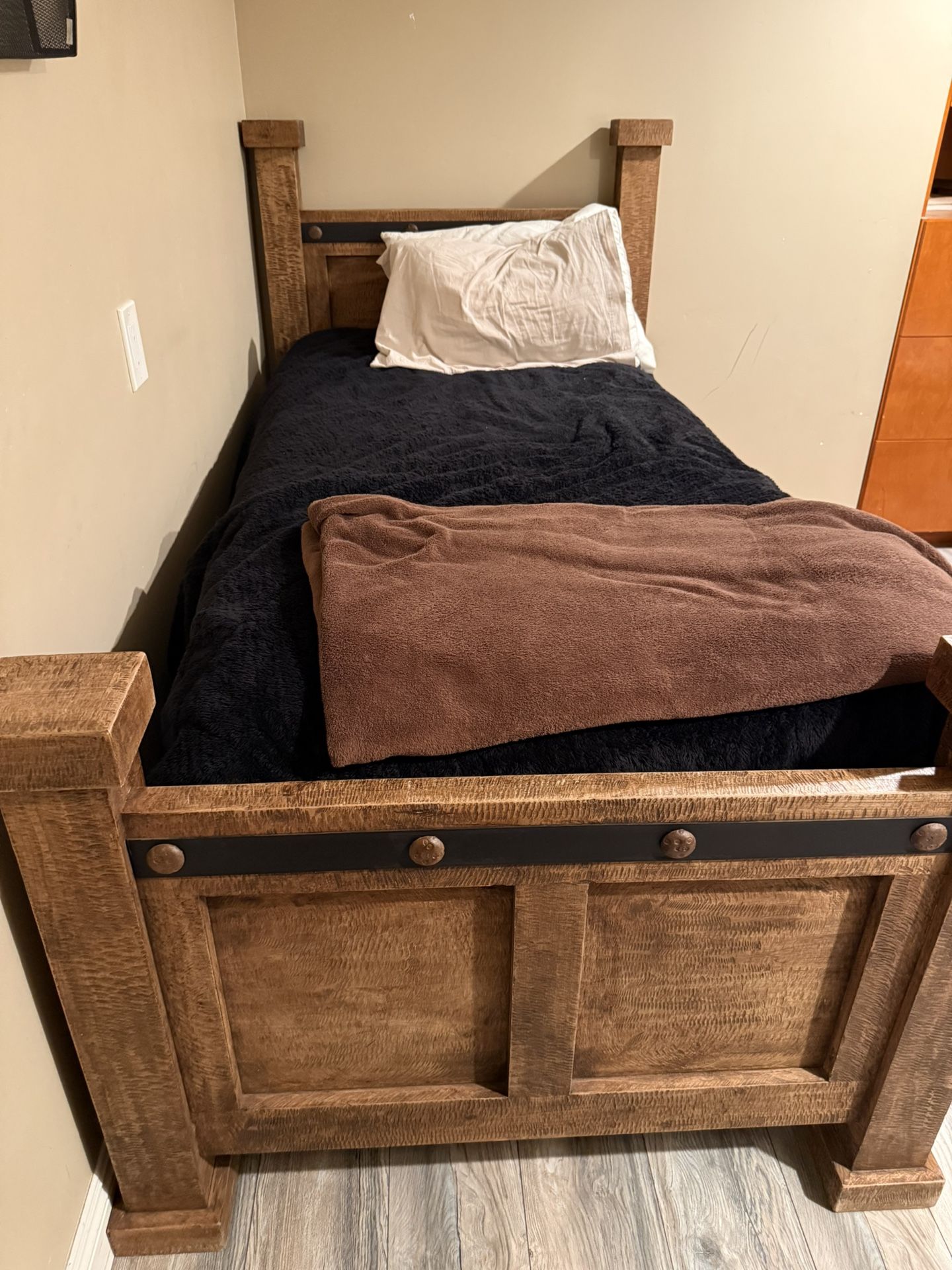 Twin bed Frame 100% Cedro Wood Rustic Style