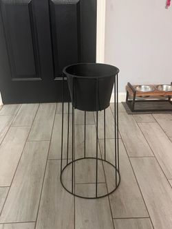 Black Planter