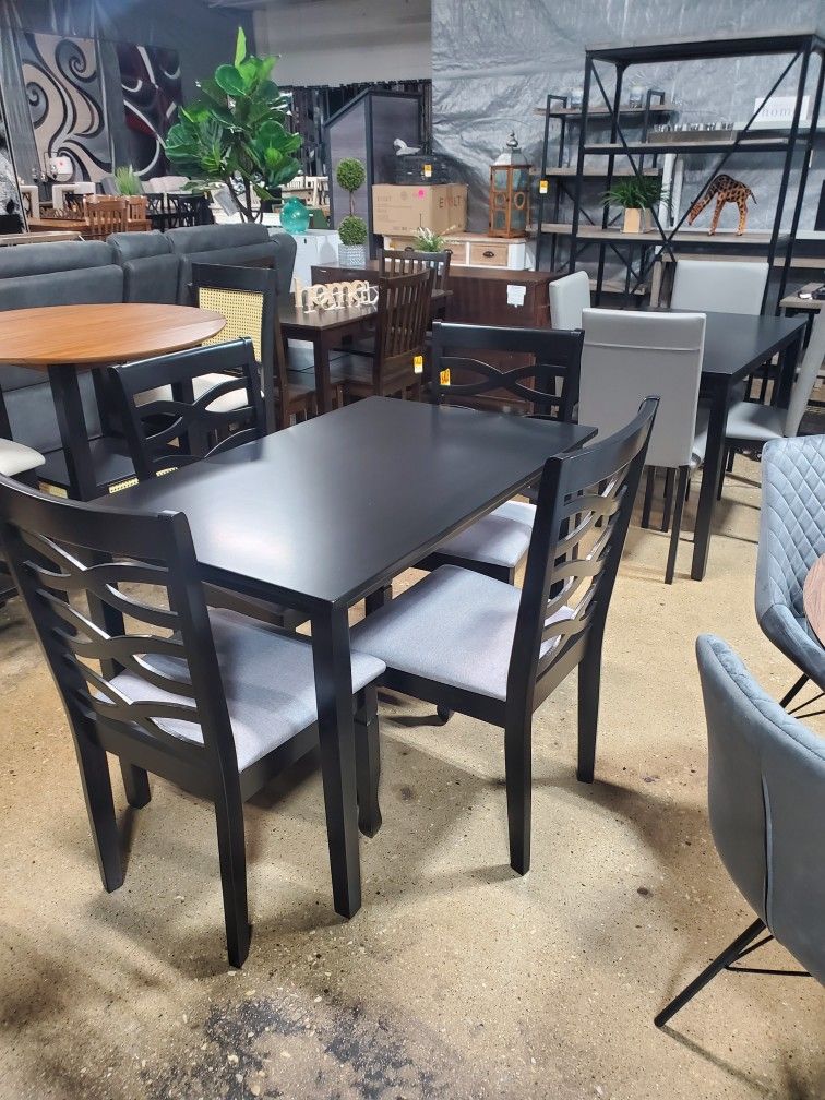 Small 5 PC Dining Set With 4 Black Chairs Fabric Seats (New)