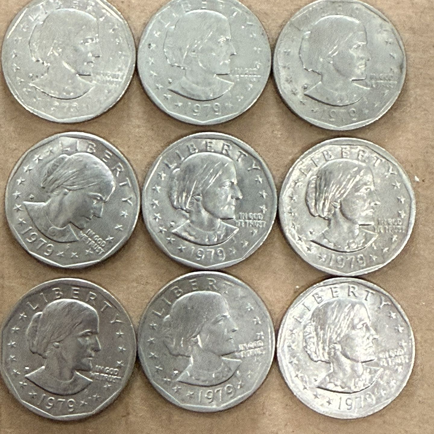 1979 circulated: Susan B Anthony 1 Dollar Coin minted in Philadelphia, United States. Lot:(9-Coins). Narrow & Wide Rims. OFFERS!