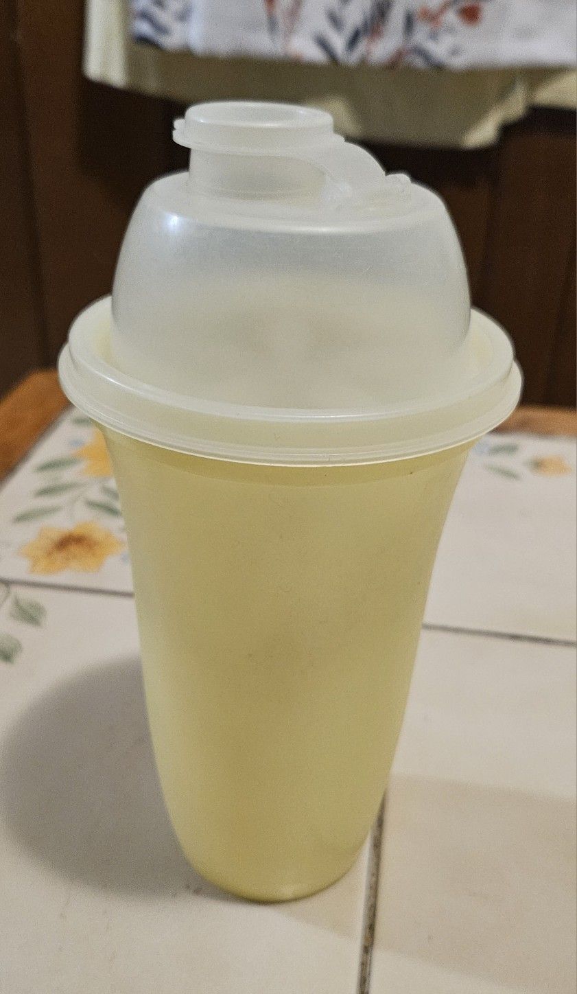 Vintage 3-piece Tupperware Quick Mixer Shaker/Blender